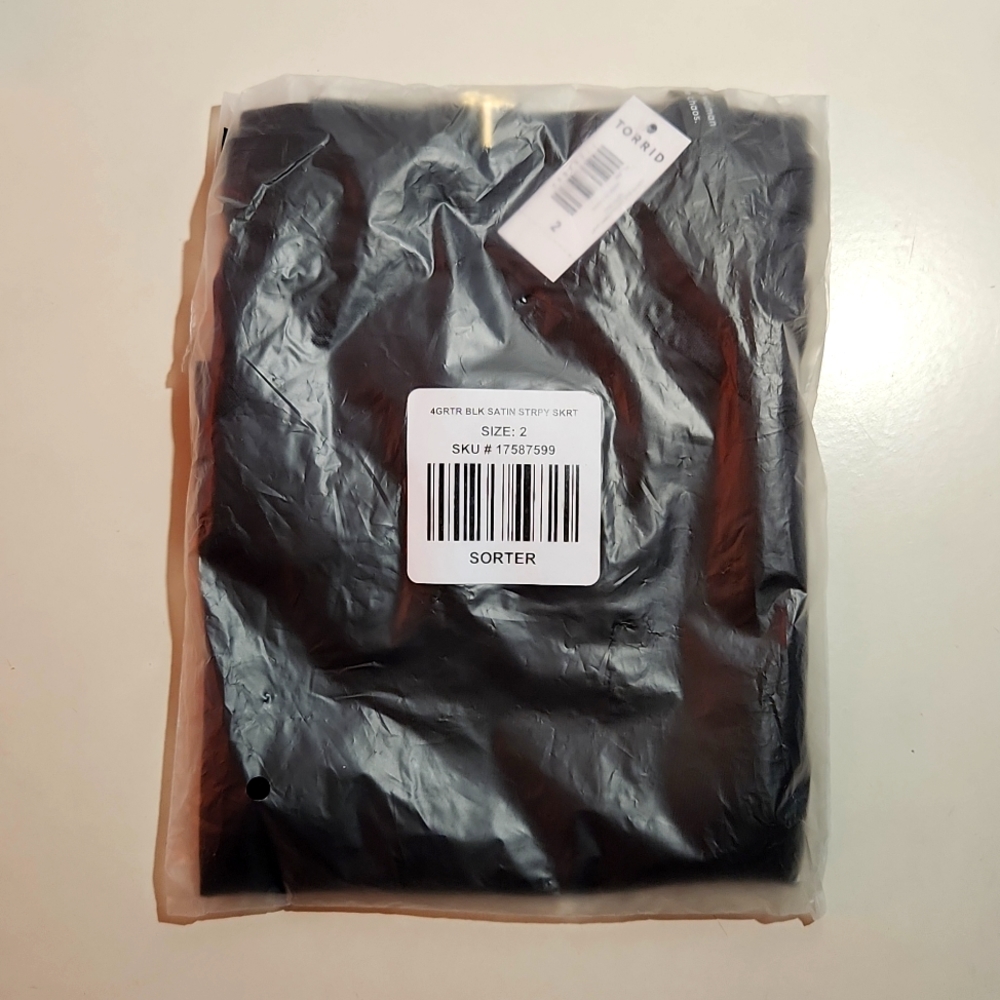 ❤️NWT TORRID LINGERIE - GARTER SKIRT - SATIN BLACK STRAPPY - PLUS SIZE - Picture 4 of 10
